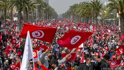 مظاهرات فبراير 2021 في تونس من أكبر الاحتجاجات التونسية منذ عام 2011.