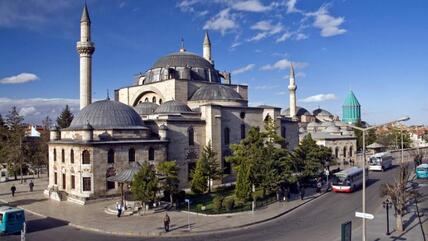 ضريح جلال الدين الرومي في مدينة قونية - تركيا. 