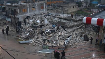 ارتفع عدد ضحايا الزلزال العنيف الذي ضرب شمال سوريا إلى 3500 شخصاً، فيما قالت هيئة إدارة الكوارث في تركيا إن عدد القتلى في البلاد تعدى نحو 20 ألفا حتى مساء الجمعة.