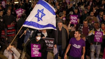 احتجاجات في تل أبيب ضد حكومة اليمين المتطرف في إسرائيل.
