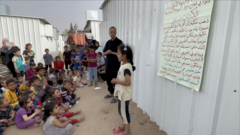 دروس مؤقتة في خان يونس بعد ما يقارب من سبعة أشهر بدون مدرسة – قطاع غزة. Provisorische Schule in Khan Juni, Gazastreifen