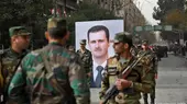 صورة للرئيس السوري بشار الأسد وسط جنود سوريين (حلب، 21 ديسمبر 2017)