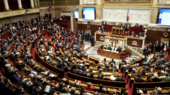 البرلمان الفرنسي أقرّ مشروع قانون مثير للجدل بشأن الهجرة 2023. Frankreich - Migration - Nationalversammlung in Paris Bild picture alliance