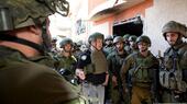 Israelischer Premier Benjamin Netanjahu bei israelischen Soldaten im Gazastreifen. 