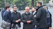 Baden-Württembergs Innenminister Thomas Strobl (Mitte) besucht am Freitag den Ort des Angriffs