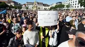 Rund 8000 Menschen nahmen am Montagabend in Mannheim an einer Mahnwache für den nach der Messerattacke verstorbenen Polizisten teil