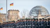 Bundeswehrtruppenaufstellung vor dem Deutschen Bundestag