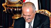 Yemen's President Ali Abdullah Saleh signing the Gulf Cooperation Council initiative agreement (photo: picture alliance/dpa)