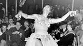 الراقصة المصرية الشهيرة نجوى فؤاد عام 1962 إحدى الراقصات البارزات اللاتي تعلمن فنون الرقص الشرقي وبرعن فيه.