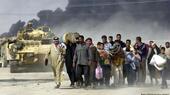 عراقيون يغادرون البصرة بعد هجوم أمريكي - العراق.