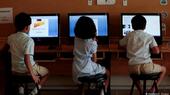 Pakistan investiert zu wenig in Bildung und Digitalisierung. Die Folge sind zu geringe Alphabetisierungsraten und systematische Diskriminierung. Trotz einiger positiver Beispiele, etwa in Einrichtungen für Menschen mit Behinderungen, bleibt das Gesamtbild düster.