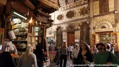 Eine Gasse mit Geschäften im Basar der Altstadt von Damaskus, Syrien