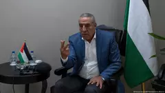 حسين الشيخ.. أمين سر حركة فتح والذراع اليمنى لعباس