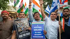 Anhänger der indischen Bharatiya Janata Party (BJP) auf einer Solidaritätskundgebung mit Israel in Neu-Delhi am 15. Oktober 2023