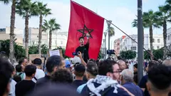 تظاهرة لجيل زد ضد الفساد في الدار البيضاء، المغرب، الأحد 5 أكتوبر/تشرين الأول 2025. (Photo: Picture Alliance/ AP Photo/ Mosa'ab Elshamy)