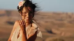 The Moroccan fusion singer Oum El Ghaith Benessahraoui, aka Oum (photo: © lofmusic)