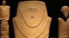 Frühe Menschenbilder aus Stein (4. Jahrtausend v.u.Z.) im Pergamonmuseum in Berlin; Foto: dpa