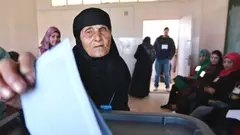 A woman casts her ballot at a polling station in Amman January 23, 2013 (photo: Reuters/Muhammad Hammad)