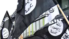 Salafisten greifen Polizei an - Islamische Fundamentalisten demonstrieren in Solingen gegen eine Veranstaltung von Pro NRW; Foto: dpa