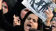 Demonstration von Frauen gegen Übergriffe der Armee gegen Frauen und Männergewalt am 20. Dezember auf dem Tahrirplatz in Kairo; Foto: AP