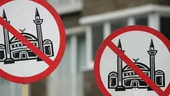 Anhänger von Pro Köln demonstrieren gegen den Moscheebau in Köln-Ehrenfeld; Foto: dpa