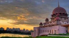 Die Putra-Moschee in Putrajaya; Foto: Wikipedia/Obscura