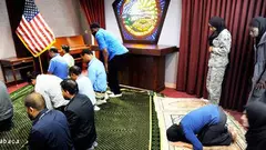 Muslim Pentagon employees praying in the Pentagon in Arlington, 2010 (photo: © picture alliance/abaca)