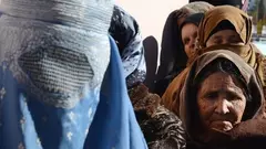 Afghan women line up to receive winter supplies at a UNHCR distribution centre for needy refugees at the Women's Garden in Kabul on January 2, 2013 (photo: AFP/Getty Images)