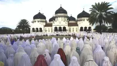Baiturrahman Grand Mosque, Banda Aceh, Indonesia (photo: AP)