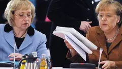 Federal Chancellor Angela Merkel and Minister of State for Integration Maria Böhmer at the 5th Integration Summit in the German Chancellery (photo: dpa)