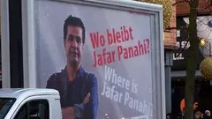 Poster calling for the release of director Jafar Panahi at the Berlinale (photo: DW)