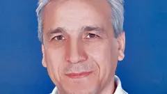 الكاتب والباحث السوري ياسين الحاج صالح الصورة الجريدة 