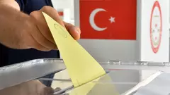 تشكل الانتخابات البرلمانية التي تشهدها تركيا اليوم هذه المرة محكا حقيقيا لحزب العدالة والتنمية ولرئيس البلاد أردوغان، حيث قد يدخل الحزب الديمقراطي الشعبي الكردي البرلمان، مما يعني خسارة حقيقية للحزب الإسلامي.