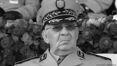نقلت وكالة رويترز عن تلفزيون النهار الجزائري وفاة أحمد قايد صالح رئيس أركان الجيش الجزائري