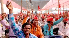 Indian farmers protest in Mumbai.