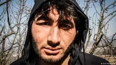 Stranded in Bosnia: hundreds of refugees are still waiting in ruins and tents around the western Bosnian town of Bihac for their chance to cross the border into the EU. This young man started out in Pakistan three years ago. He has been stuck in Bosnia for months. He has an infected molar. Europe is only a few kilometres away