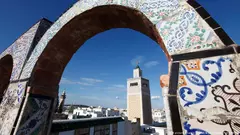 جامع الزيتونة في قلب مدينة تونس.