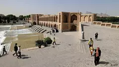 The reduced flow of the Zayandeh Rood, however, is not only the result of drought: much of its water has been diverted to supply neighbouring Yazd province.