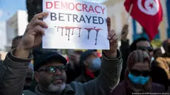 مظاهرات ضد سياسة الرئيس التونسي قيس سعيد