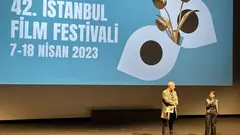 كَرَم أيان مدير مهرجان اسطنبول السينمائي 2023 مع المخرجة عائشة بولات - تركيا.