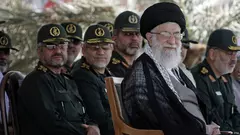 خامنئي وقادة الحرس الثوري الإيراني.