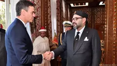 رئيس الوزراء الإسباني بيدرو سانشيز مع الملك المغربي محمد السادس.