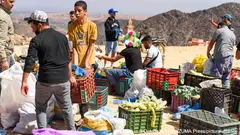 منطقة مولاي إبراهيم - المغرب: أناس يقدمون مساعدات ومواد غذائية في أعقاب الزلزال.