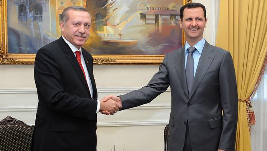 Der syrische Präsident Baschar al-Assad (R) empfängt den türkischen Premierminister Recep Tayyip Erdogan (L) zu einem Treffen in Aleppo, Nordsyrien, am 06. Februar 2011.